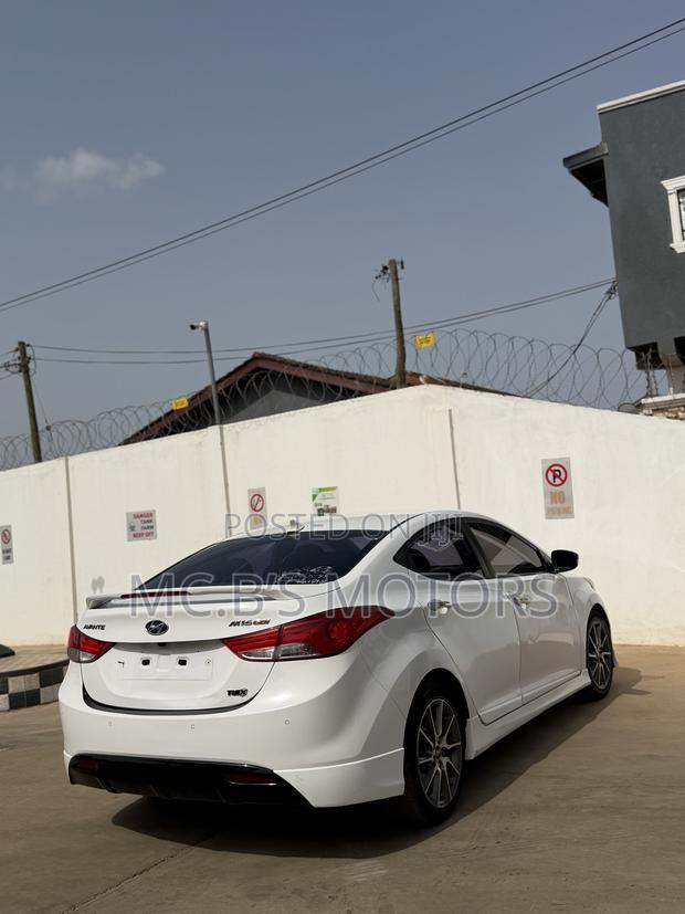 Hyundai Avante 2013 White
