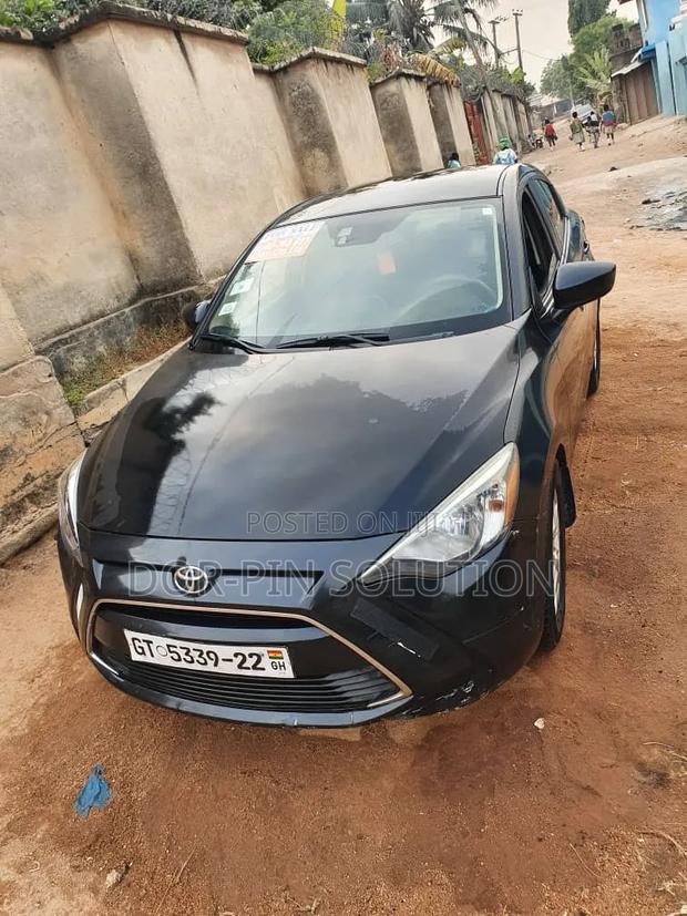 Toyota Yaris 2018 Blue