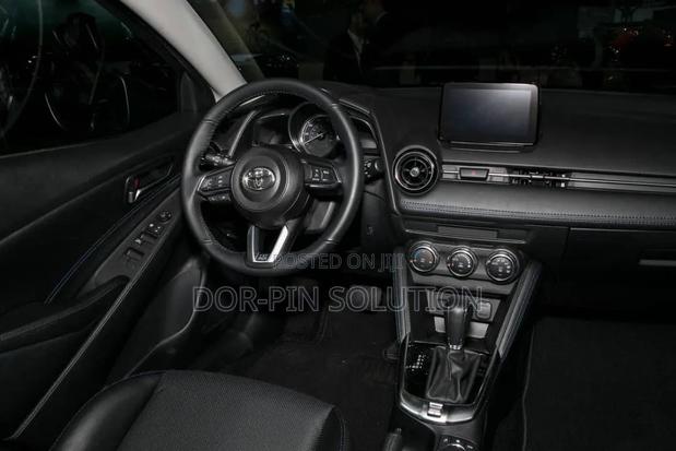 Toyota Yaris 2018 Blue
