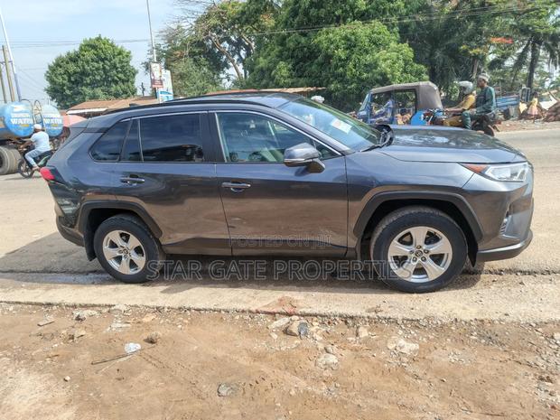Toyota RAV4 2023 Gray