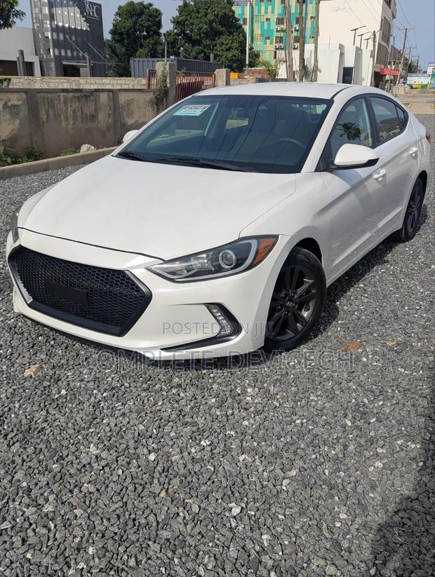 Hyundai Elantra SE Sedan FWD (2.0L 4cyl 6M) 2017 White