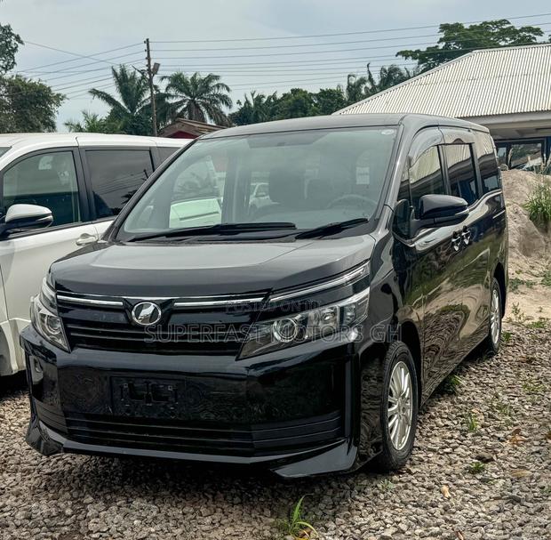 Toyota Voxy 2015 Black