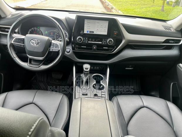 Toyota Highlander LE AWD 2023 Black