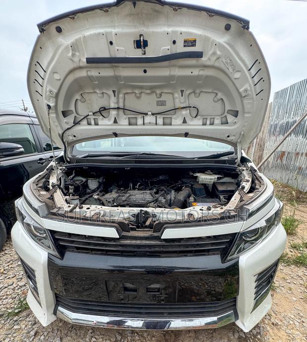 Toyota Voxy 2015 White