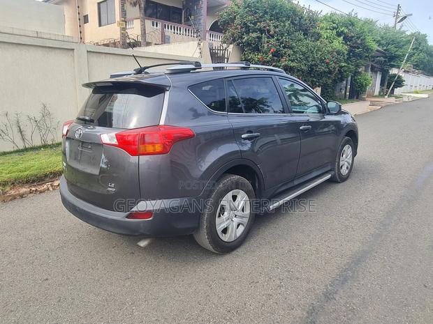 Toyota RAV4 LE 4dr SUV AWD (2.5L 4cyl 6A) 2015 Gray