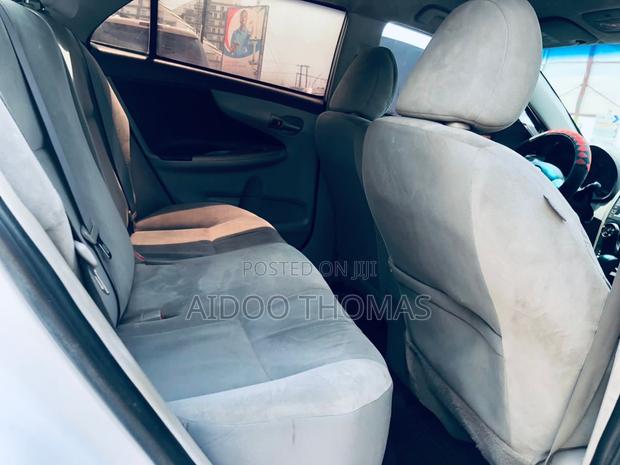 Toyota Corolla LE 4dr Sedan (1.8L 4cyl 4A) 2012 White