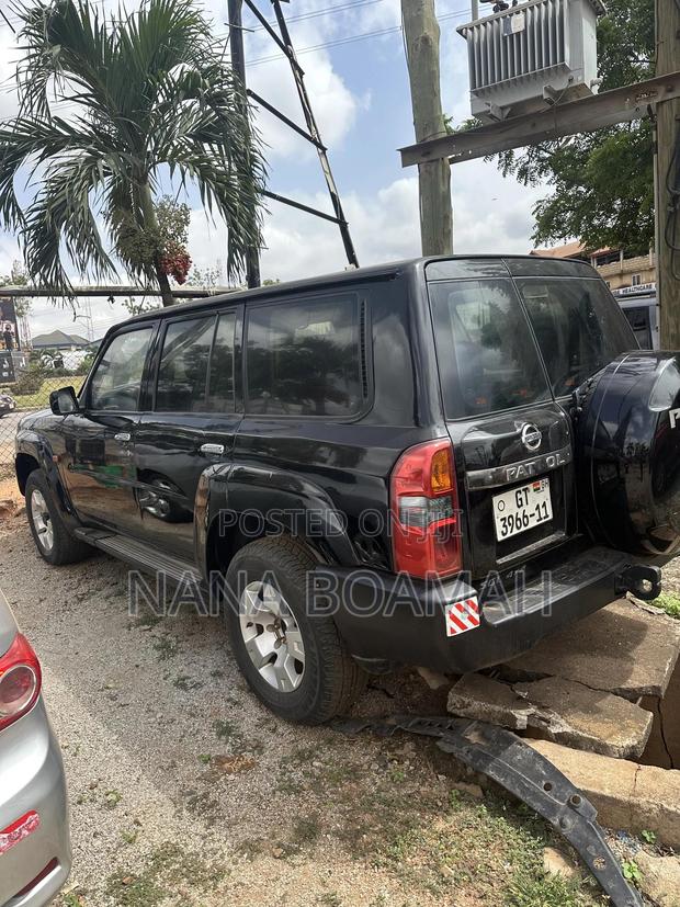 Nissan Patrol 2011 Black