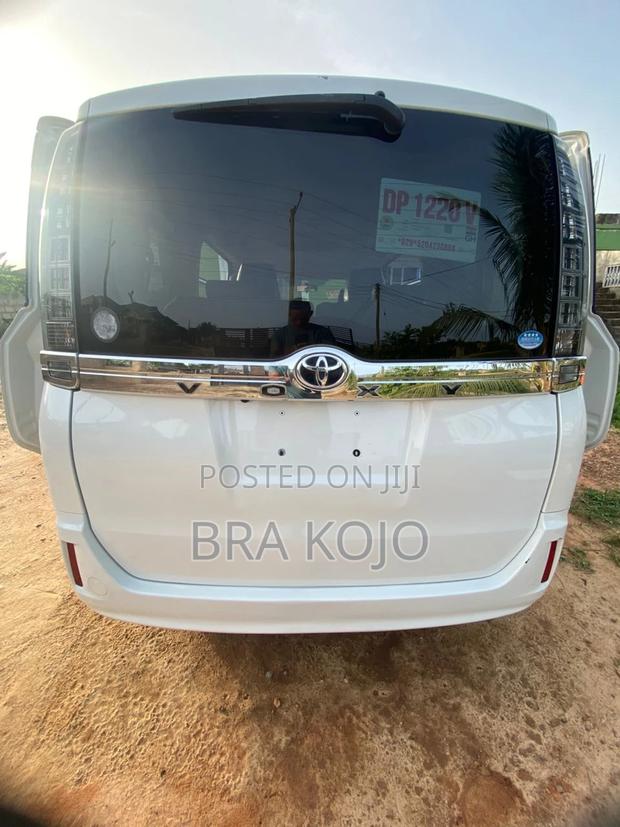 Toyota Voxy 2015 Pearl