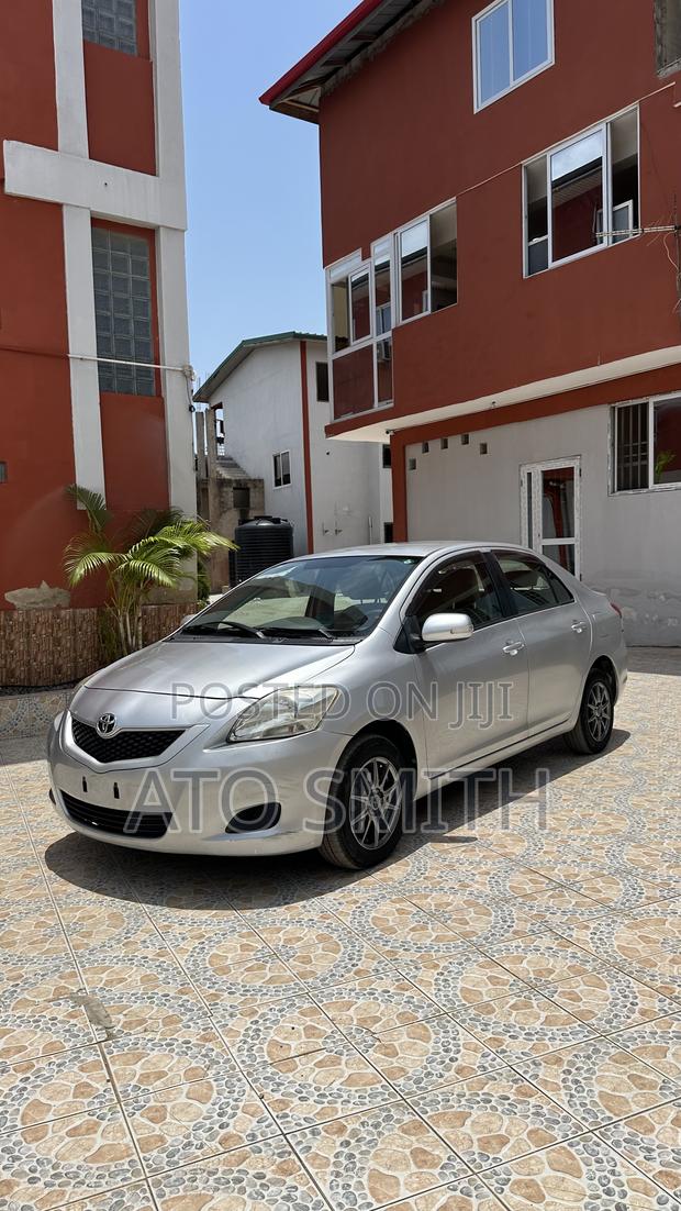 Toyota Belta 2010 Silver