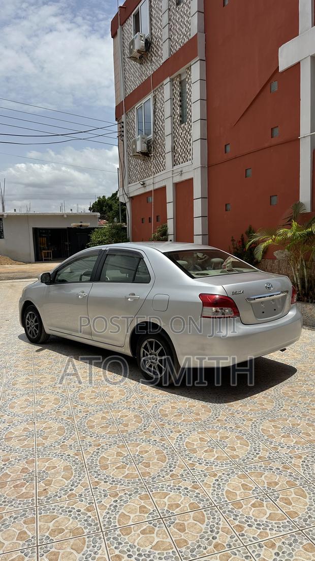 Toyota Belta 2010 Silver