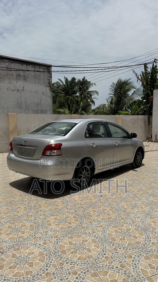 Toyota Belta 2010 Silver