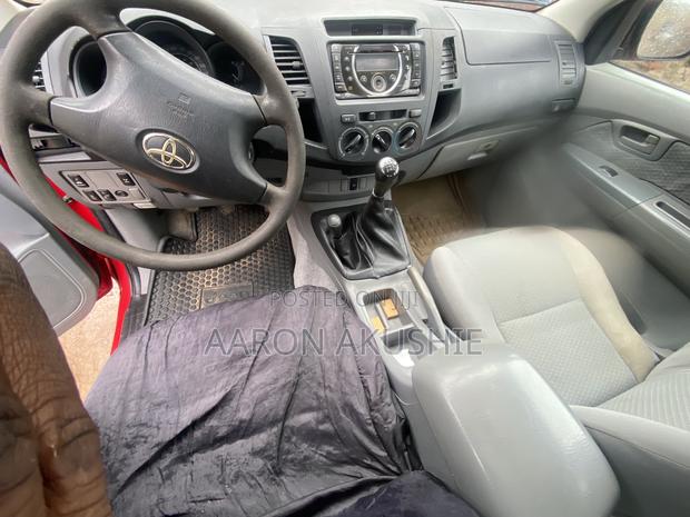 Toyota Hilux 2.5 D-4D 4X4 SRX 2011 Red
