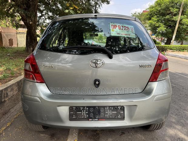 Toyota Yaris Base Hatchback 3dr 2010 Gray