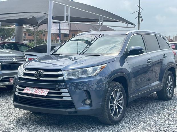 Toyota Highlander XLE 2019 Blue