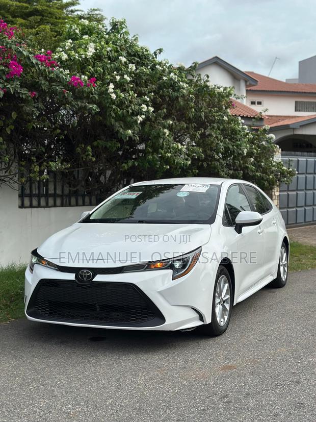 Toyota Corolla LE 2021 White
