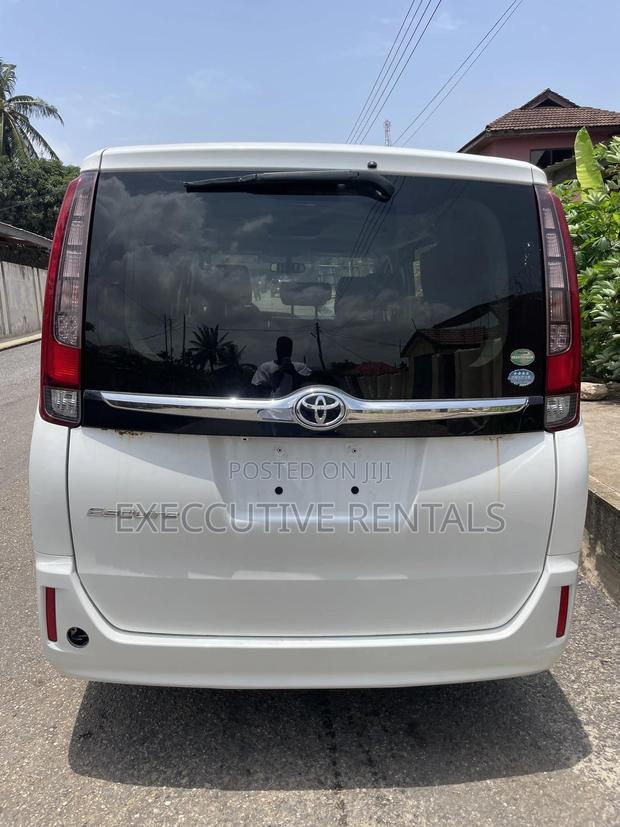 Toyota Esquire 2015 White