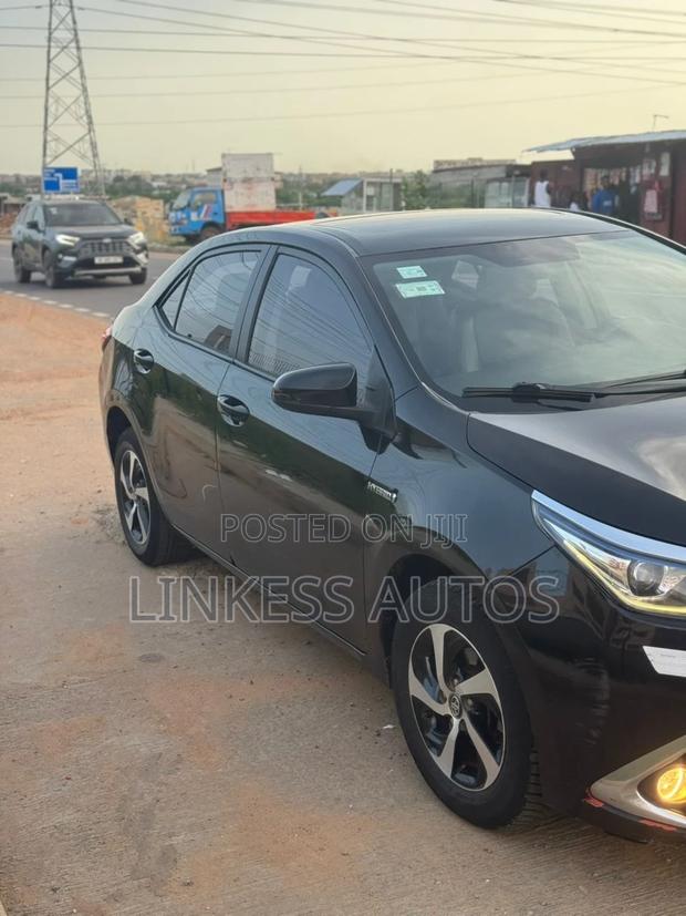 Toyota Corolla LE (1.8L 4cyl 2A) 2018 Black