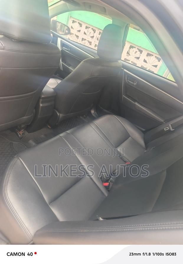 Toyota Corolla LE (1.8L 4cyl 2A) 2018 Black