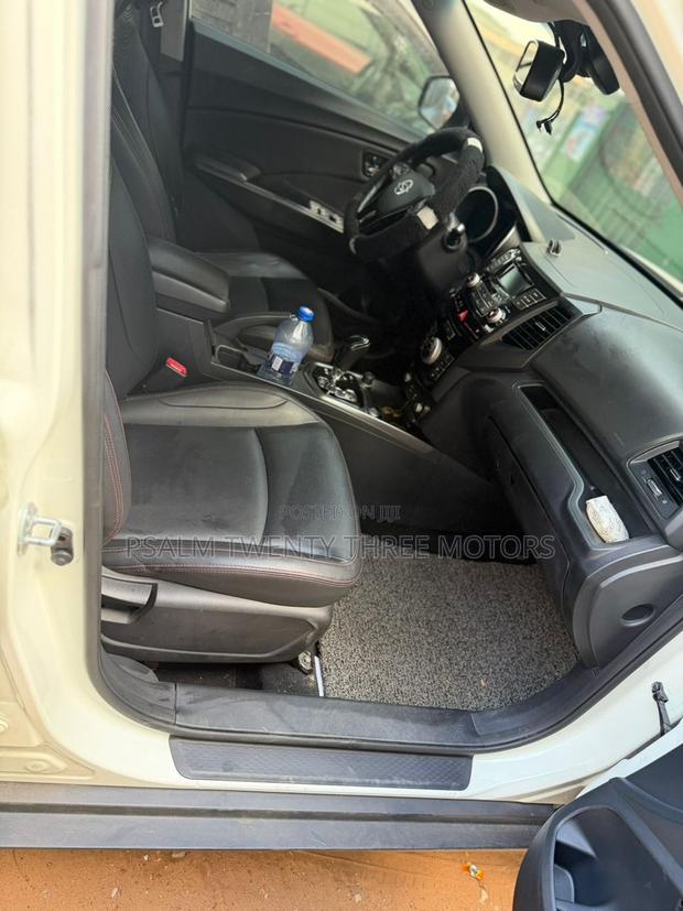 SsangYong Rodius 2016 Beige