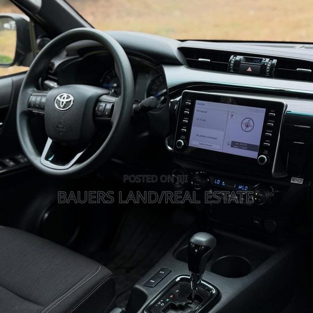 New Toyota Hilux 2025 Black
