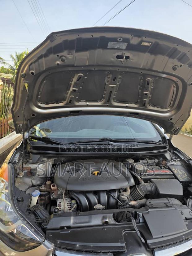 Hyundai Elantra GLS Sedan FWD (1.8L 4cyl 6A) 2013 Gray