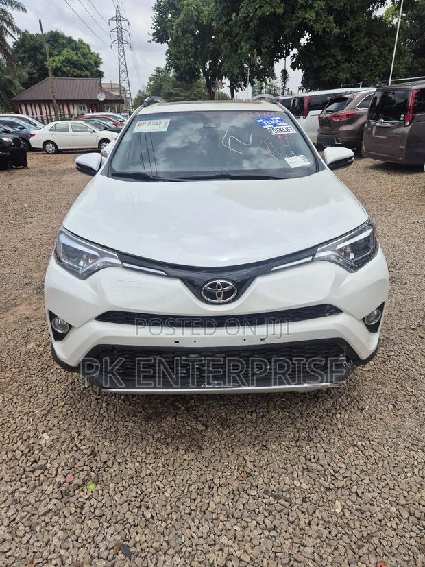 Toyota RAV4 2018 White