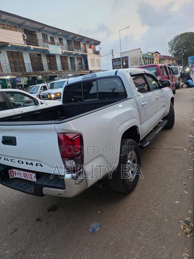 Toyota Tacoma 2021 White