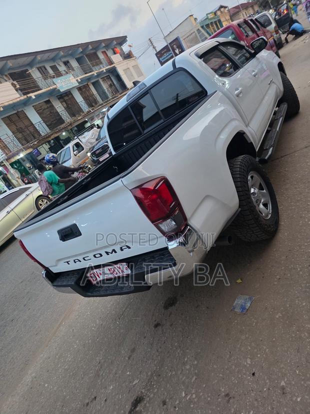 Toyota Tacoma 2021 White