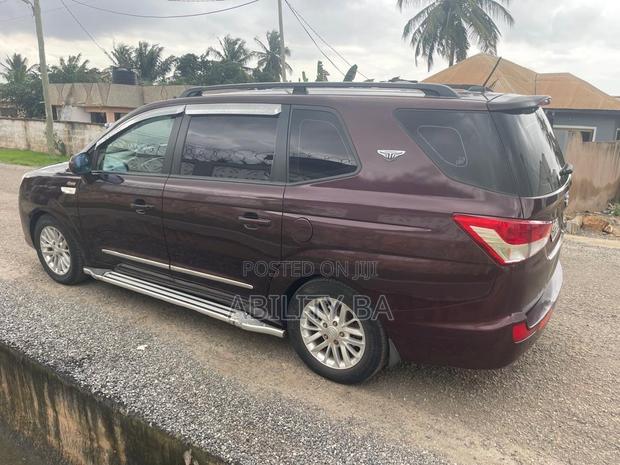SsangYong Chairman 2013 Brown