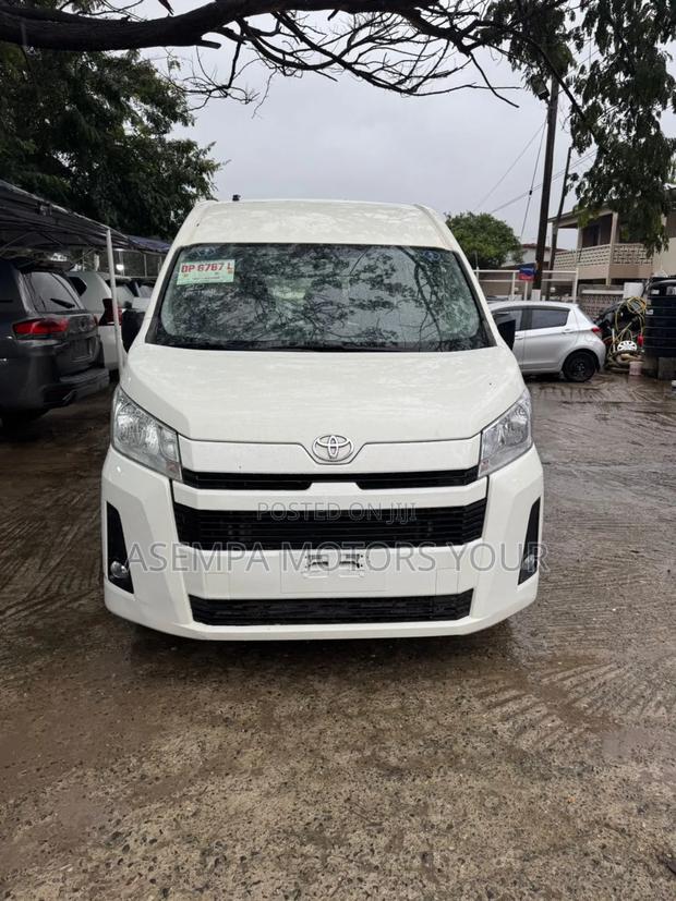 Toyota HiAce 2021 White