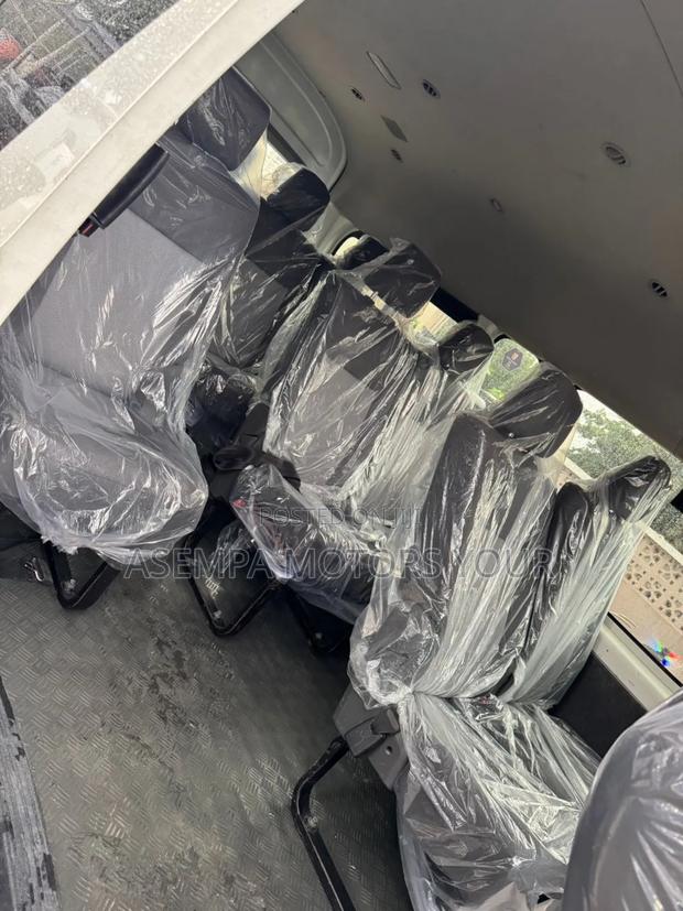 Toyota HiAce 2021 White