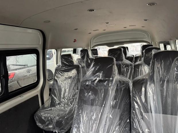 Toyota HiAce 2021 White
