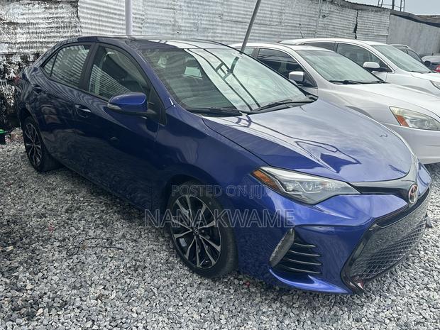Toyota Corolla SE (1.8L 4cyl 6M) 2018 Blue