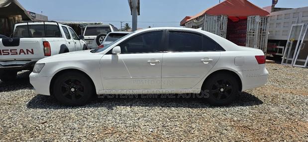 Hyundai Sonata GLS Sedan FWD (2.4L 4cyl 5A) 2010 White