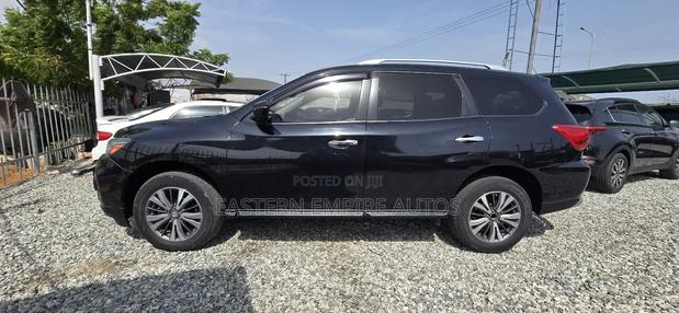 Nissan Pathfinder SV 2018 Black