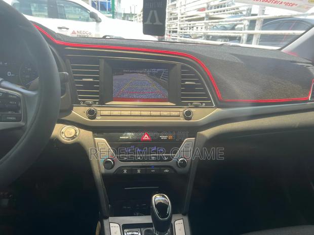 Hyundai Elantra SE Sedan FWD (2.0L 4cyl 6M) 2017 Maroon