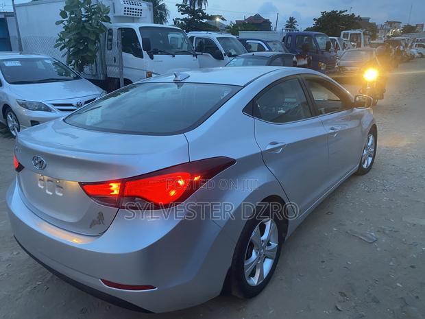 Hyundai Elantra 2016 Silver