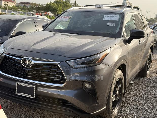 Toyota Highlander Limited 2022 Gray
