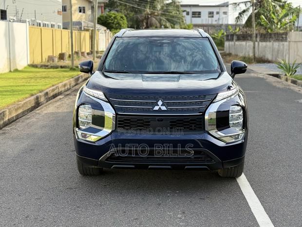 Mitsubishi Outlander SE 2022 Blue