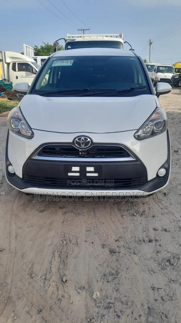 Toyota Sienta 2016 White