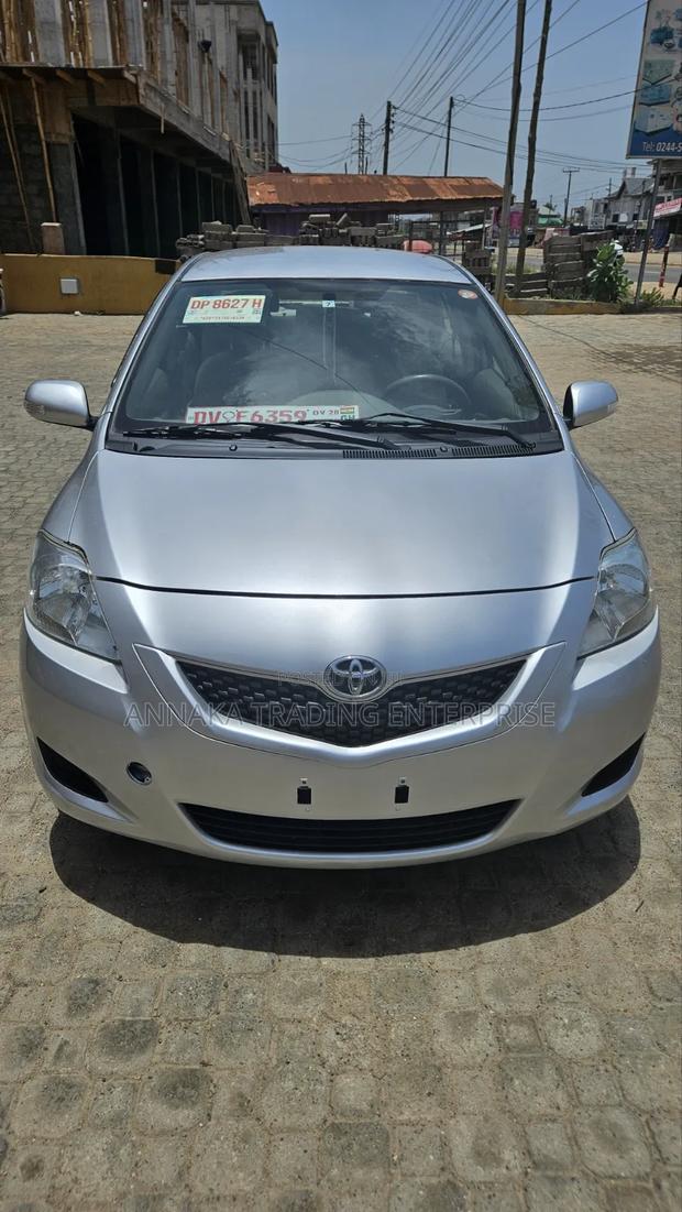 Toyota Belta 2010 Silver