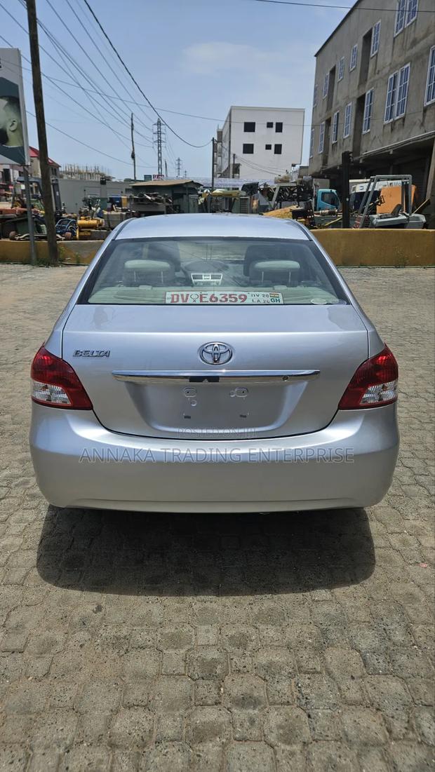 Toyota Belta 2010 Silver