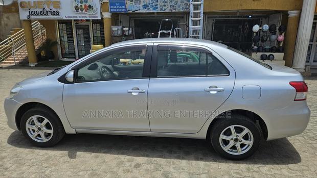 Toyota Belta 2010 Silver