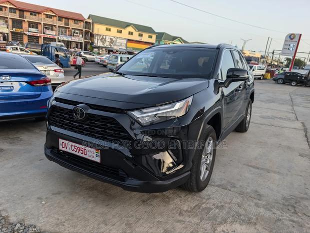 Toyota RAV4 XLE 2025 Black