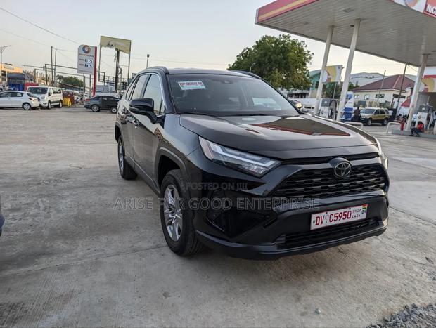 Toyota RAV4 XLE 2025 Black