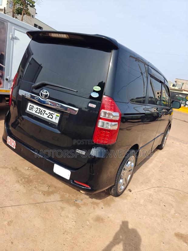 Toyota Noah 2.0 AWD (7 Seater) 2016 Black