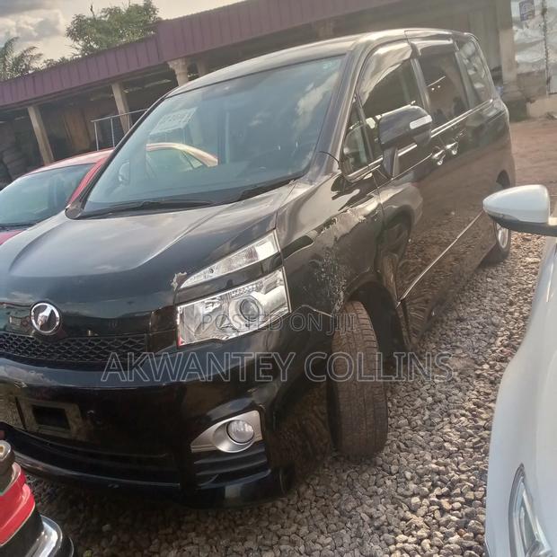 Toyota Voxy 2013 Black