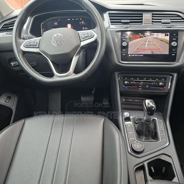Volkswagen Tiguan SE 2024 Blue