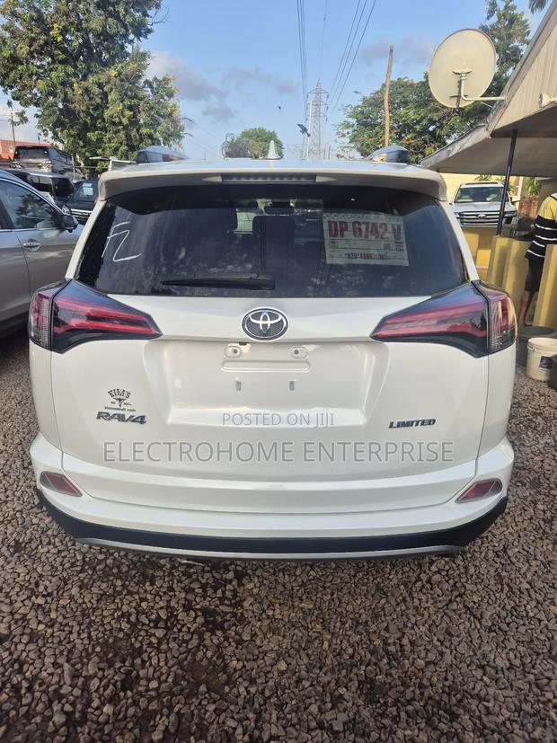 Toyota RAV4 Limited 4dr SUV AWD (2.5L 4cyl 6A) 2018 White