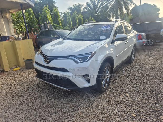 Toyota RAV4 Limited 4dr SUV AWD (2.5L 4cyl 6A) 2018 White